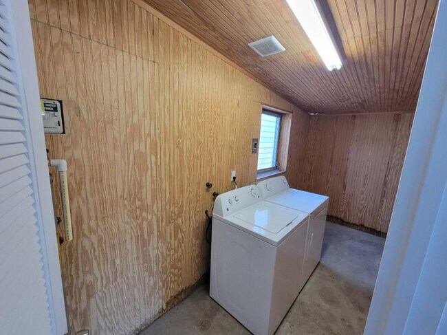 Building Photo - 2980 SW 68th Ave