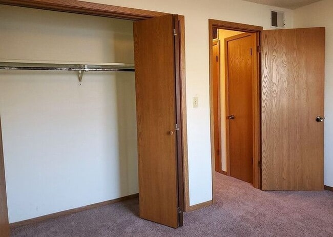 Building Photo - $900 | 1 Bedroom, 1 Bathroom Condo | Cat Friendly* | Available for Immediate Move In!