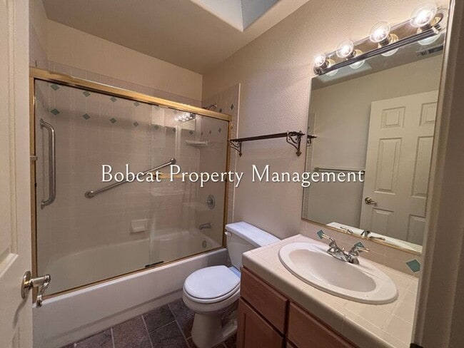 Building Photo - 1054 Camellia Ct