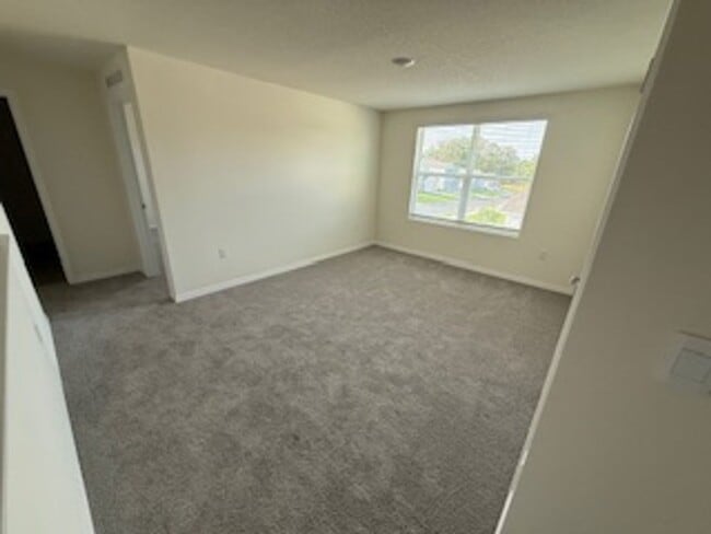 Building Photo - Beautiful New House