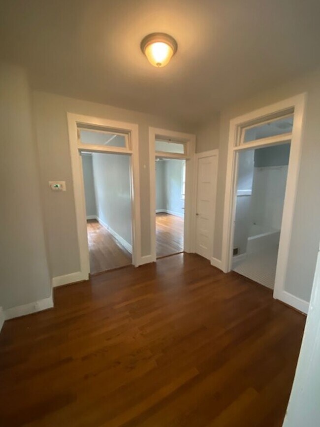 Building Photo - 3 bedroom 2 bath  Heathwood/ Melrose Heights Area