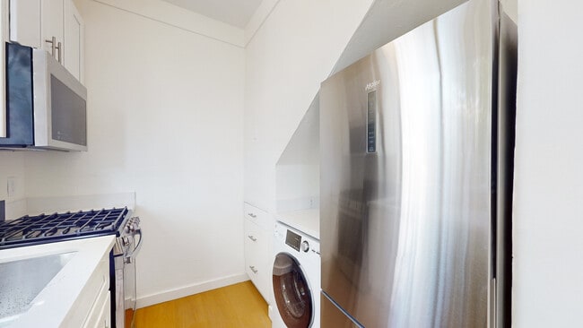 Building Photo - 509 Greenwich-