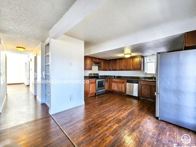 Building Photo - 811 S Rifle Way
