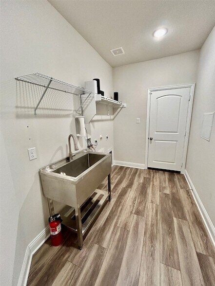 Building Photo - 541 Firethorn Dr