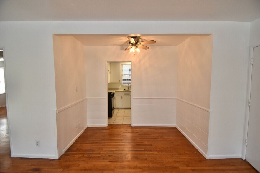 Building Photo - 14830 Dickens St