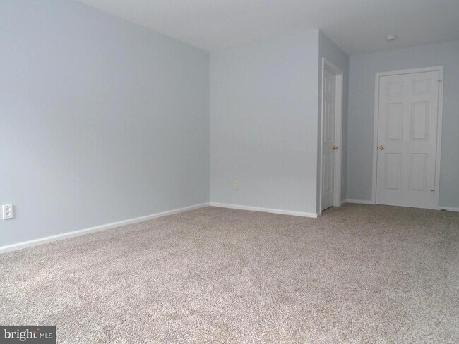 Building Photo - 2701 Saxony Dr