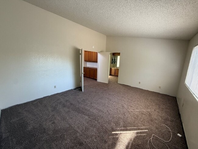 Building Photo - Browns Valley 3 Bedroom 2.5 Bath 2 Story w...