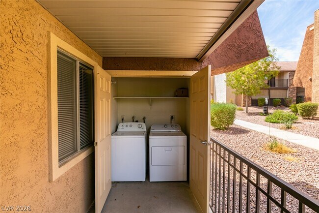 Building Photo - 4450 Sandy River Dr