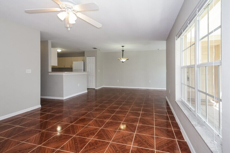 Building Photo - 10404 Summerview Cir