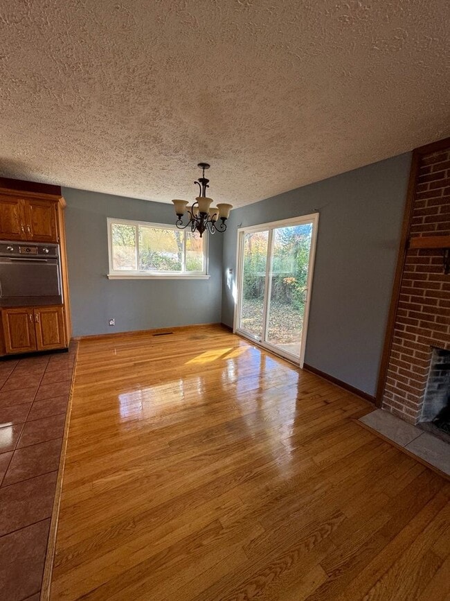 Building Photo - 3 Bed 1 Bath 1 Carport PRE-LEASING