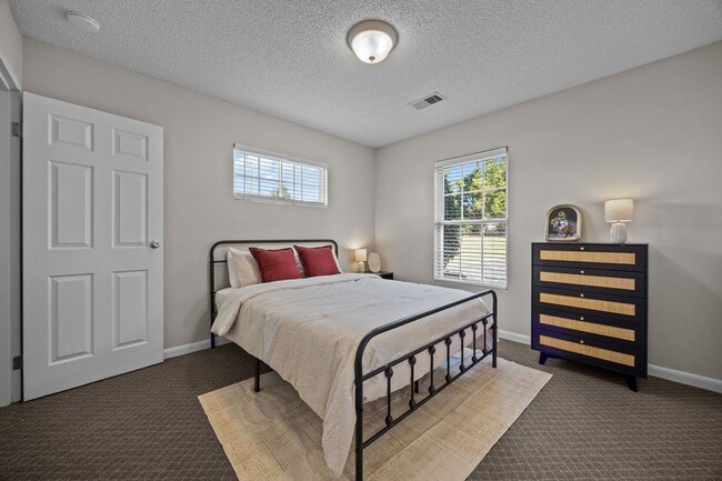 Building Photo - FULLY FURNISHED EXCLUSIVE SHORT AND MIDTERM RENTAL ONLY. AVAILABLE BEGINNING MAY 11, 2026!