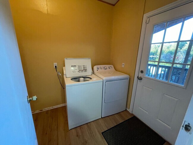 Building Photo - Lakebay 3 Bedroom Available Now, Fenced Yard & More!