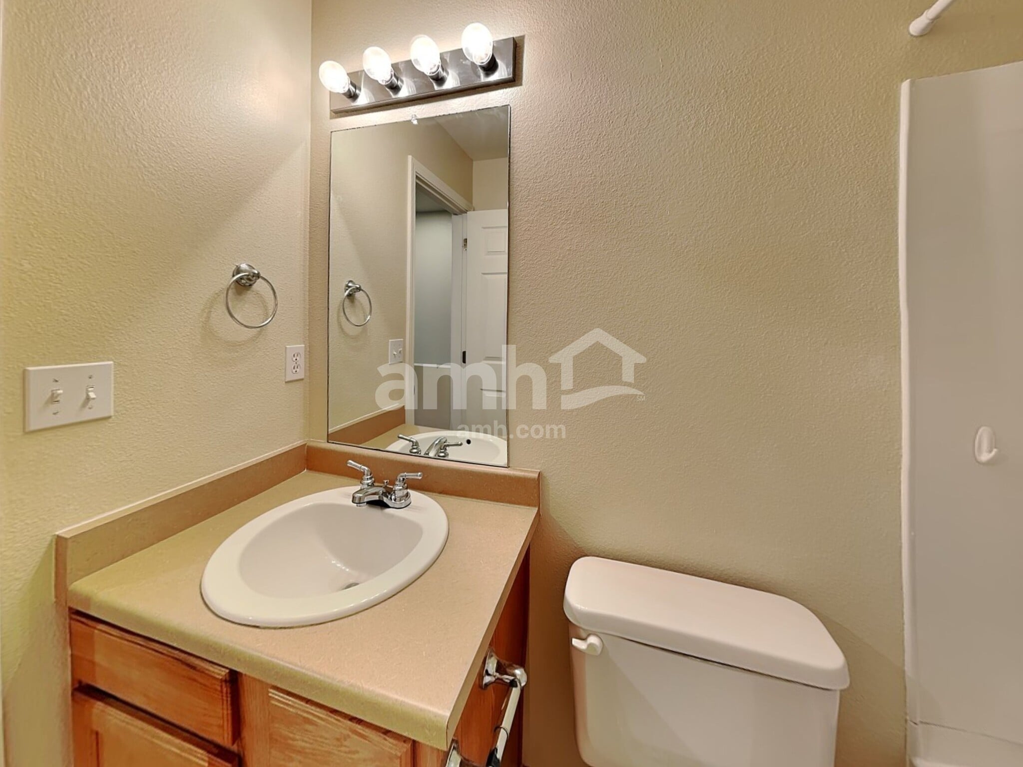 Building Photo - 2136 Summit Way