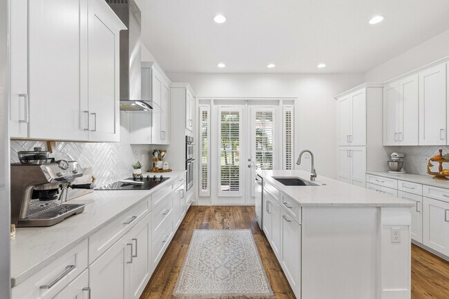 Building Photo - Luxury 5-Bedroom Residence in Eagle Creek with Indoor-Outdoor Living