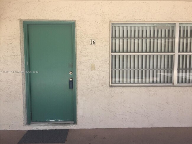 Building Photo - 1100 SE 4th Ave