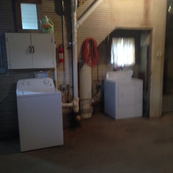 Building Photo - 141 7th Ave N