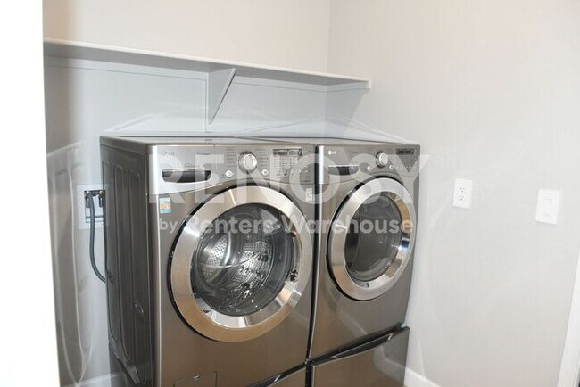 Building Photo - Price Improved – Spacious Townhome in a Gated Community!