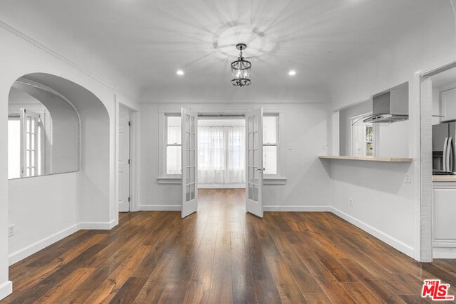 Building Photo - 369 S Virgil Ave