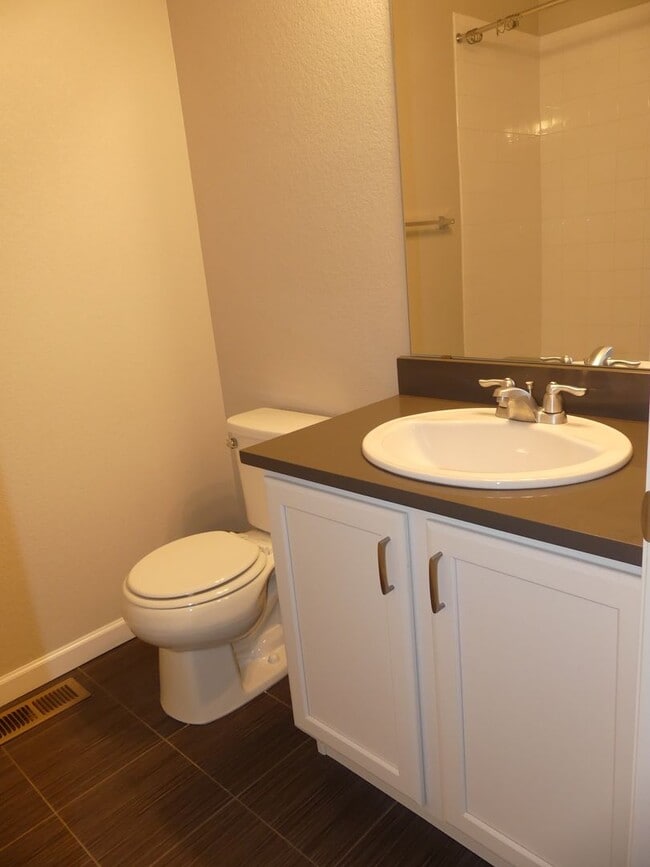Building Photo - 3 Bedrooms! Close to the Mountains! 2 Car ...