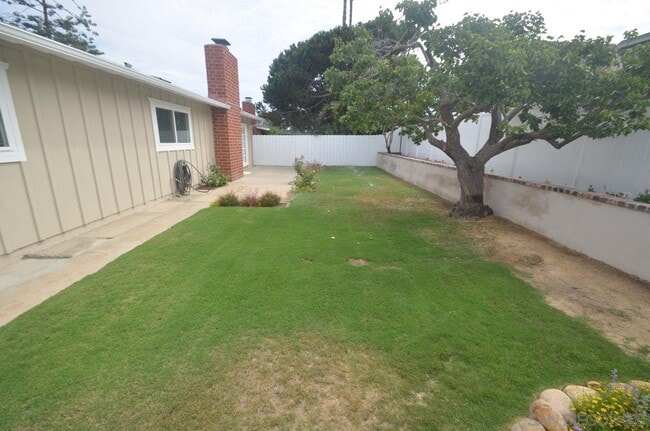 Building Photo - 2657 Gobat Ave