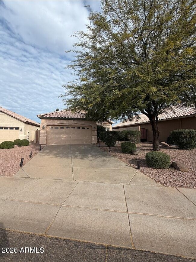 Building Photo - 998 E Mission Dr