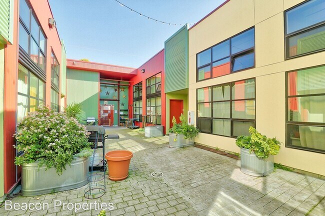 Building Photo - 1000 43rd St