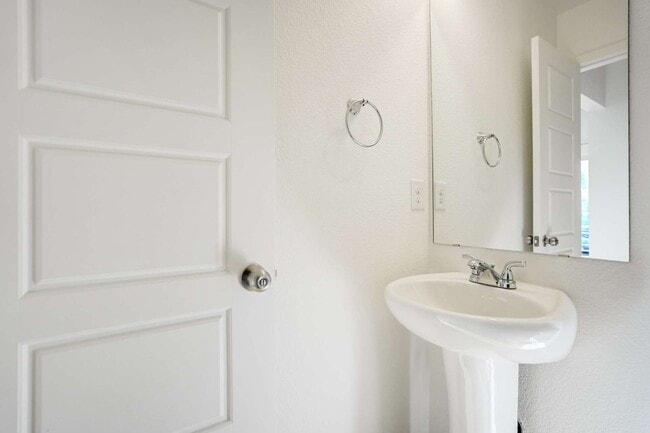 Building Photo - New Interior Paint! Shorter Lease Terms Av...