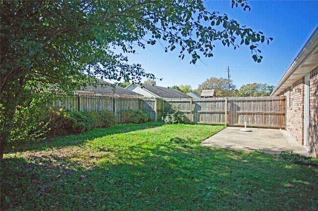 Building Photo - 58 Holly Dr