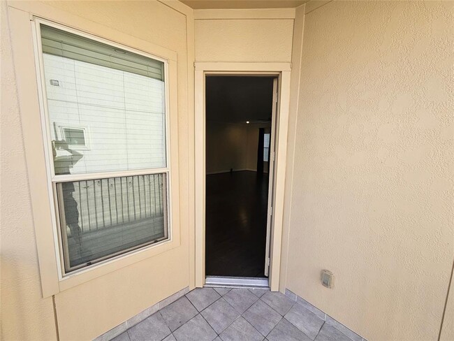 Building Photo - 9610 Knights Station Dr