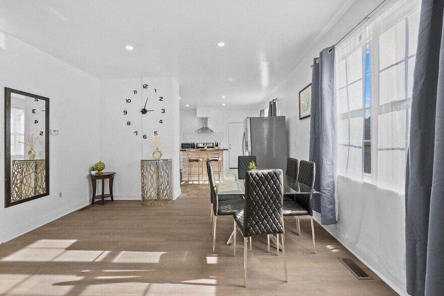 Building Photo - 4878 Tarnow St