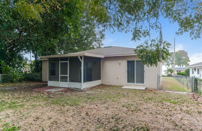 Building Photo - 920 W Lake Cannon Dr NW