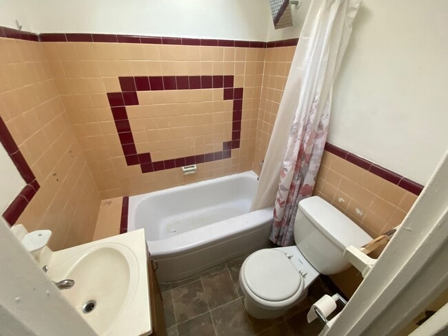 Building Photo - Charming 2-Bedroom Row Home in Sharon Hill