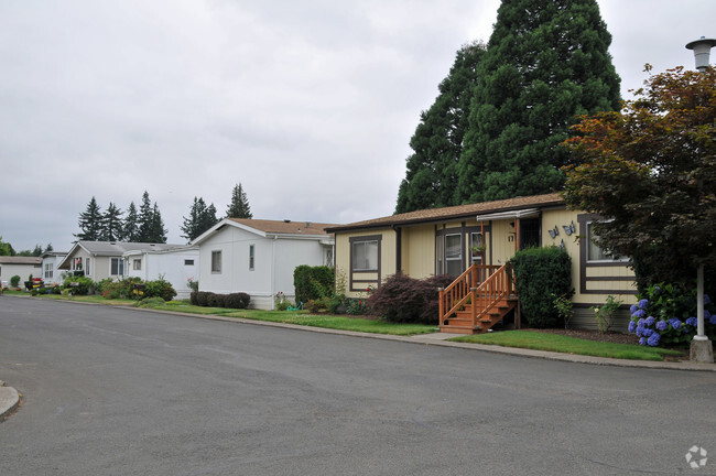 Building Photo - Canby Manor Mobile Court