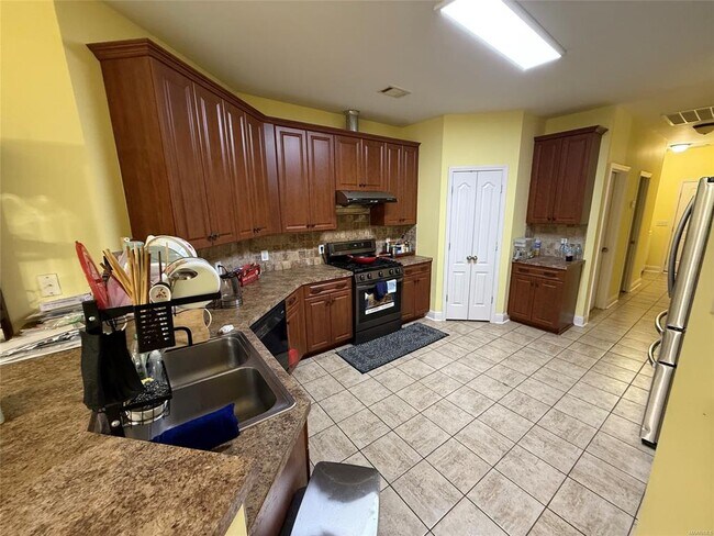 Building Photo - 9832 Helmsley Cir