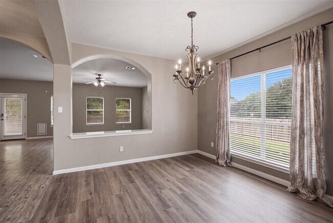 Building Photo - 2302 Brookhollow Terrace