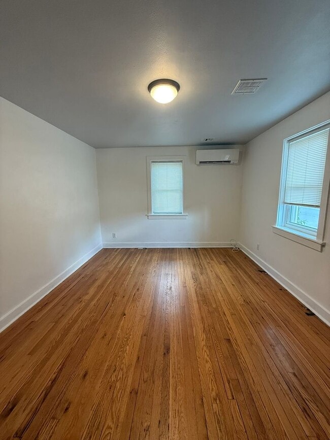 Building Photo - 801 W Cherry St