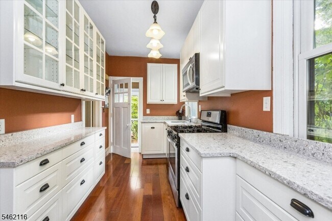 Building Photo - 145 Watchung Ave