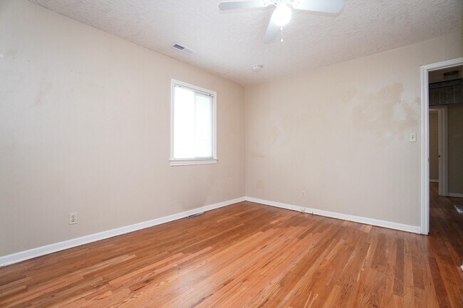 Building Photo - 1517 Chrisway Dr