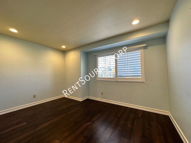 Building Photo - 25506 Paine Cir