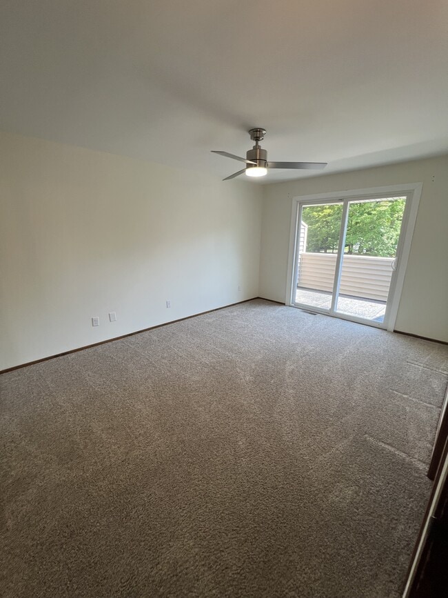 Building Photo - 3633 E Meadows Ct