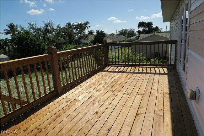 Building Photo - 2309 SE 5th Pl