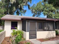 Building Photo - Renovated Two-Bedroom Apartment near Lake Howard