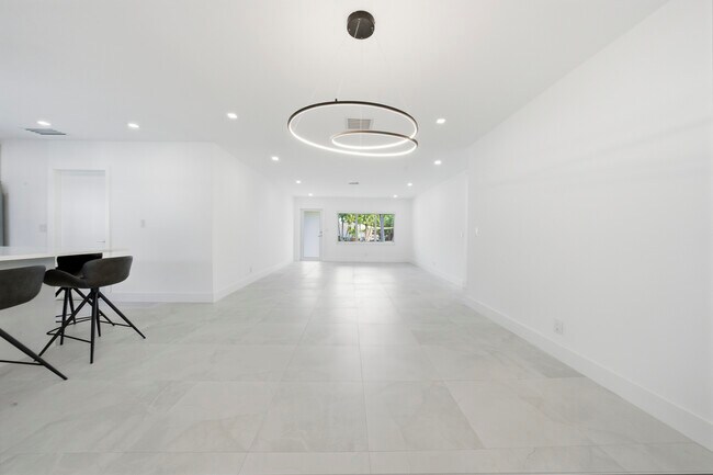 Building Photo - 2001 NE 17th Way