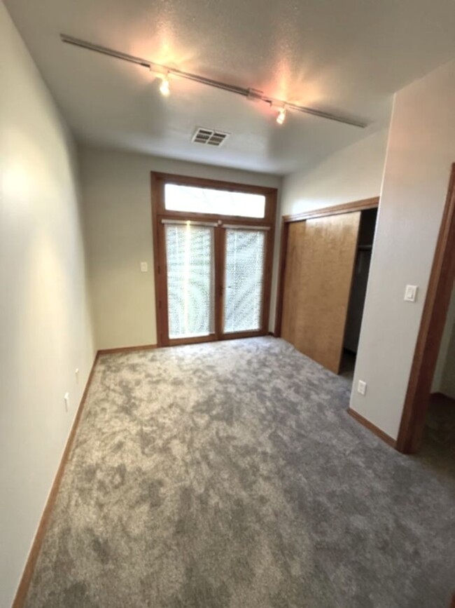 Building Photo - The Lofts - 2 bedroom, 2 bath, ground leve...