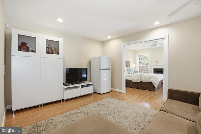 Building Photo - 3826 Elmwood Towne Way