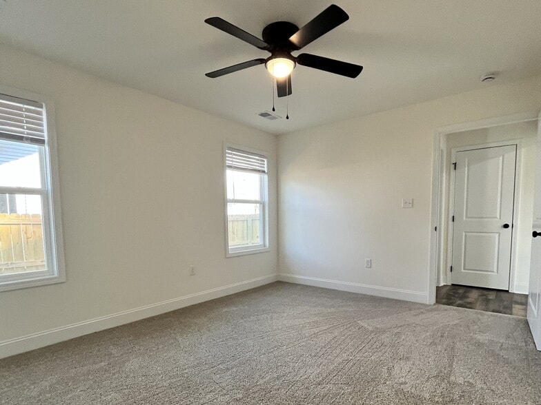 Building Photo - 118 Roland Ave