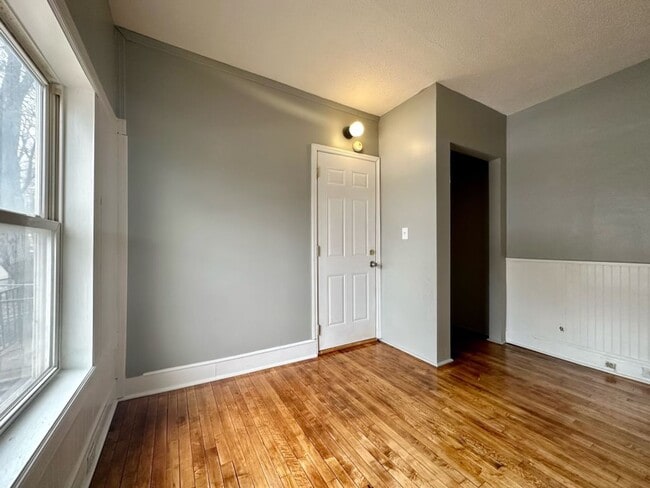 Building Photo - 318 N 27th Ave