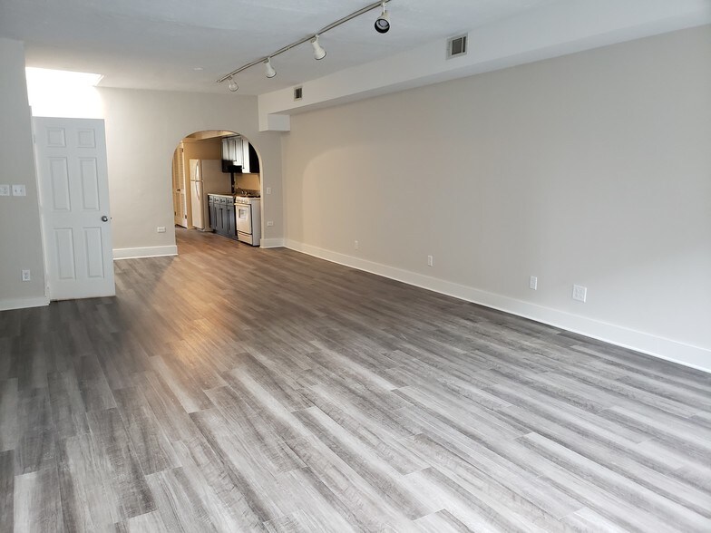 Building Photo - 311 E Main St