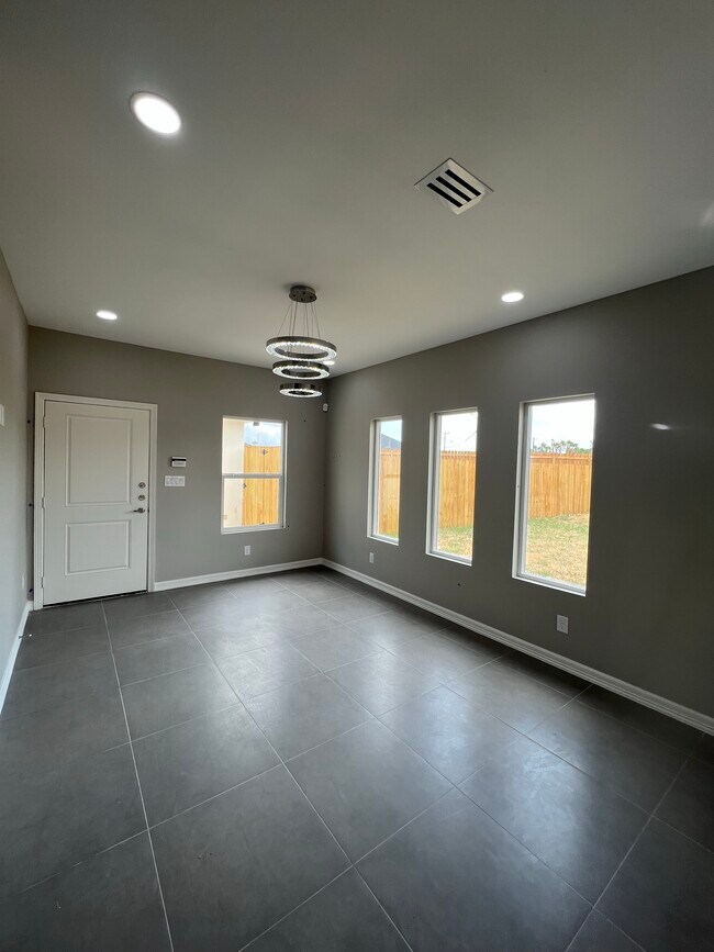 Building Photo - 5913 Puffin Ave