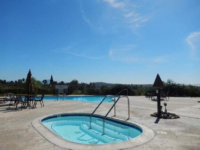 Building Photo - Updated 2 Bed, 1.5 Bath in La Mesa!! Water/Trash Included